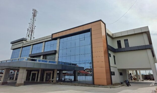 Gedung fasilitas komersial